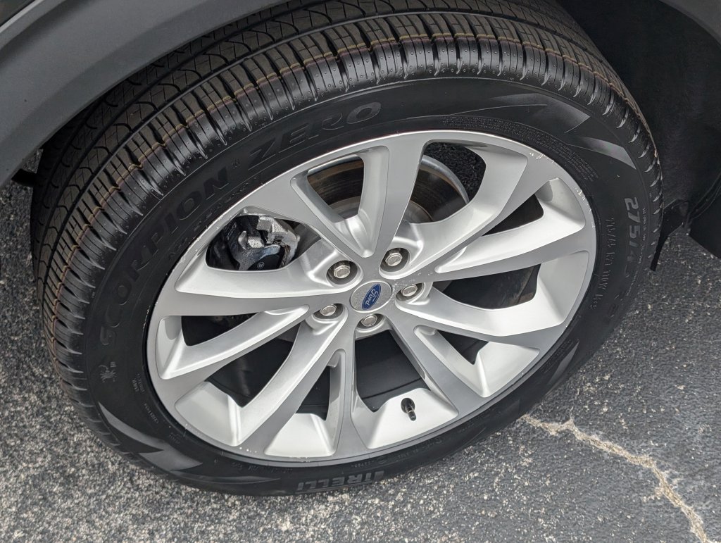 Used 2023 Ford Explorer Platinum w/ Technology Package AWD/4WD image 27
