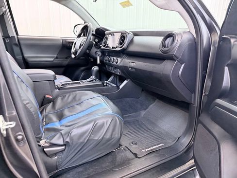 Used 2020 Toyota Tacoma SR AWD/4WD image 31