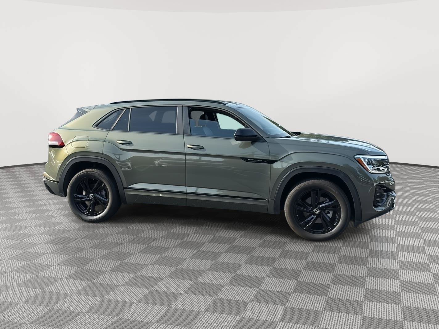 Used 2026 Volkswagen Atlas Cross Sport SEL R-Line AWD/4WD image 7