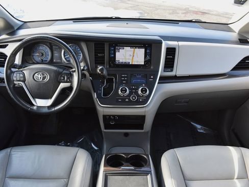 Used 2016 Toyota Sienna XLE image 13