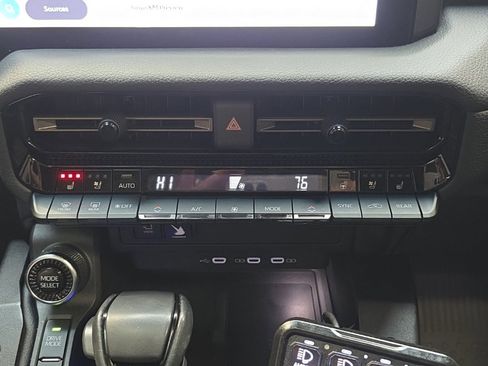 Used 2024 Toyota Land Cruiser image 27