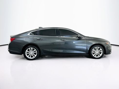 Used 2017 Chevrolet Malibu LT FWD image 10