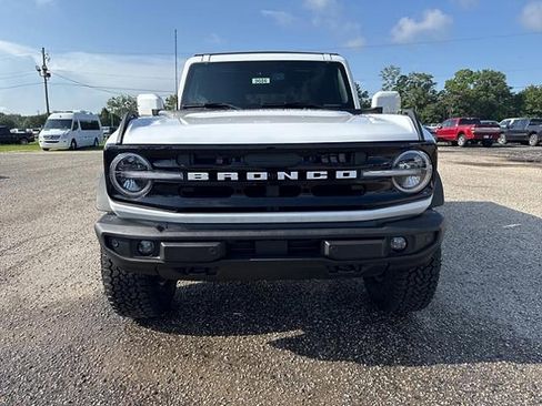 New 2025 Ford Bronco Outer Banks w/ Sasquatch Package AWD/4WD image 3