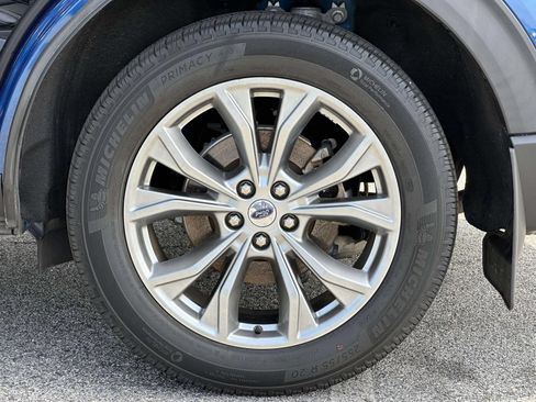Used 2022 Ford Explorer XLT w/ Equipment Group 202A AWD/4WD image 16