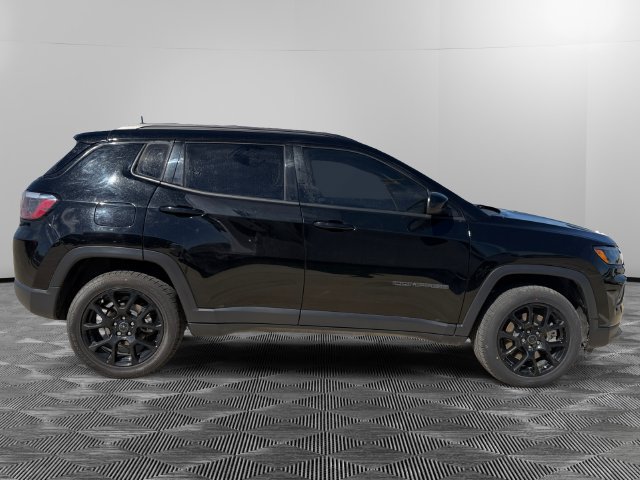 Used 2025 Jeep Compass Latitude w/ Altitude Special Edition AWD/4WD image 6