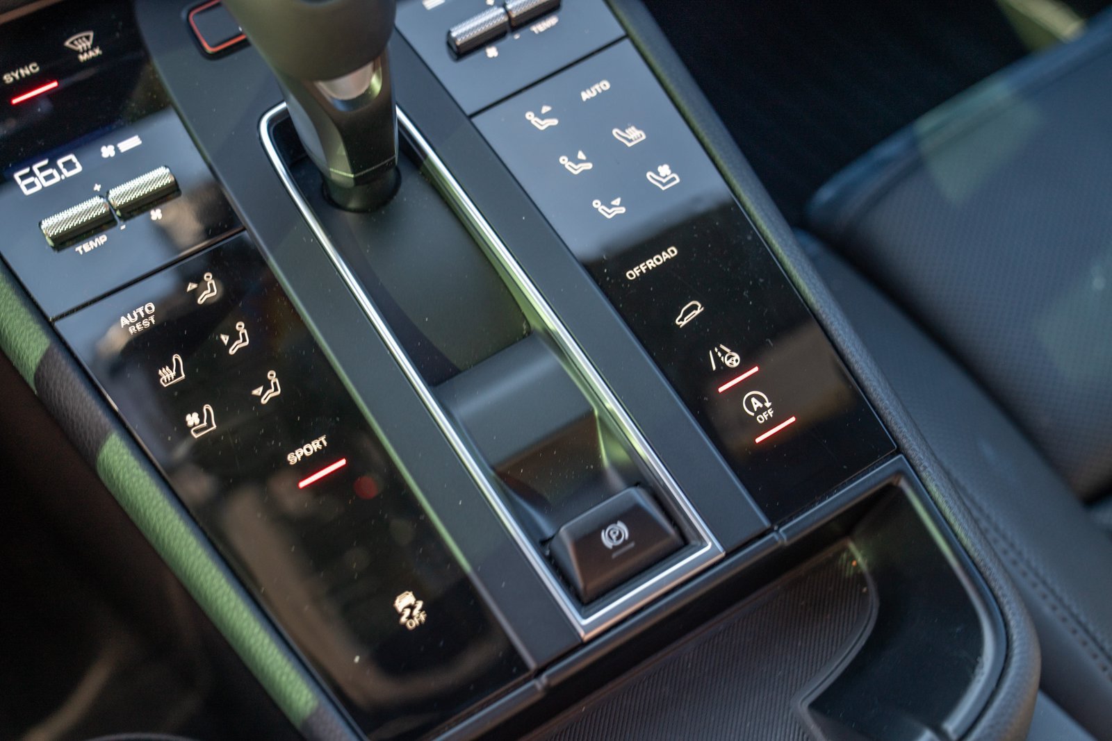 Certified 2026 Porsche Macan AWD/4WD image 19