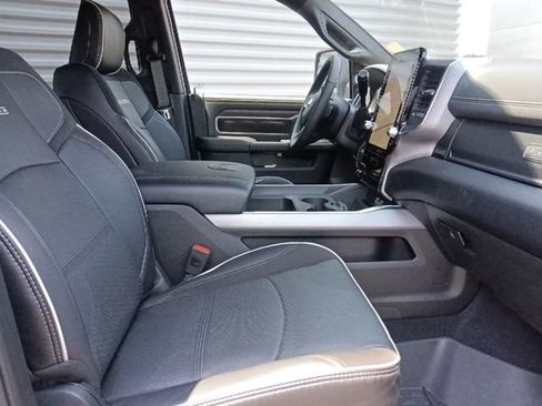 Used 2026 RAM 2500 Laramie AWD/4WD image 32
