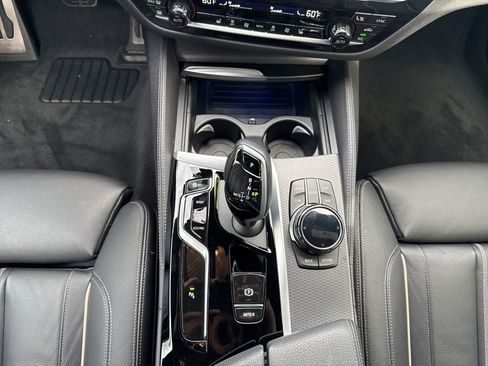 Used 2022 BMW M550i xDrive w/ Executive Package image 16