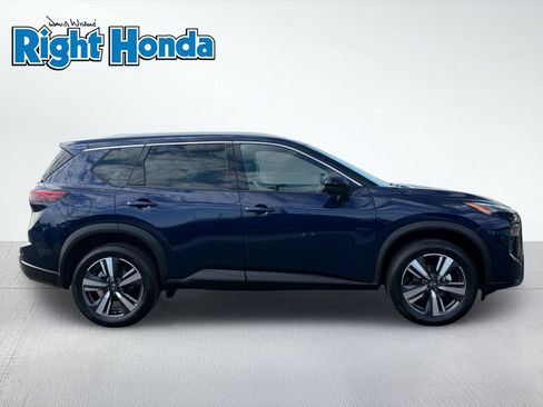 Used 2026 Nissan Rogue SL FWD image 9