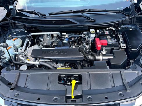 Certified 2026 Nissan Rogue SV AWD/4WD image 9