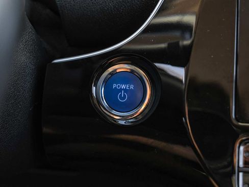 Used 2017 Toyota Prius Four image 21