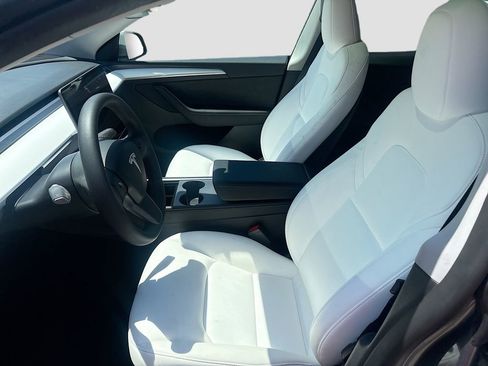 Used 2025 Tesla Model Y Long Range RWD image 21