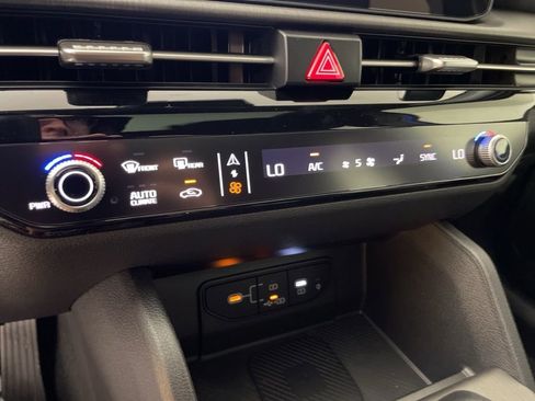 New 2026 Kia Sportage X-Line w/ X-Line Technology Package AWD/4WD image 32