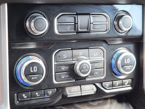 Used 2023 GMC Yukon XL Denali image 31