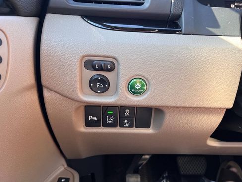 Used 2016 Honda Pilot Touring image 13
