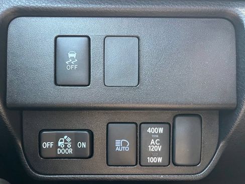 Used 2022 Toyota Tacoma TRD Off-Road AWD/4WD image 11