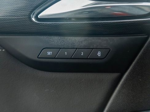 Used 2023 Buick Envision Essence image 41