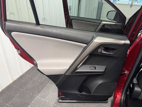 Used 2018 Toyota RAV4 XLE FWD image 15
