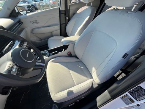 Used 2025 Hyundai Kona SEL image 30