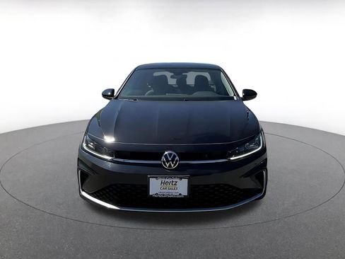 Used 2025 Volkswagen Jetta SE image 4