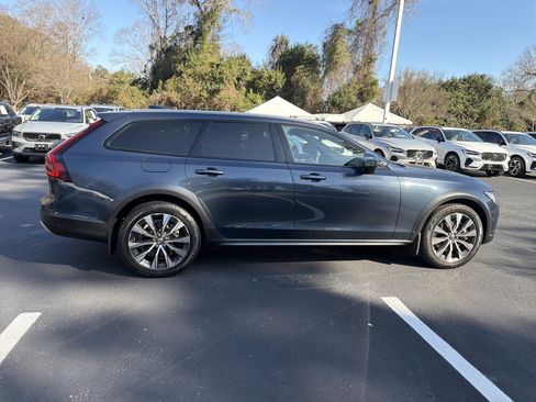 Certified 2022 Volvo V90 B6 Cross Country image 45