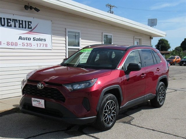 Used 2021 Toyota RAV4 LE FWD image 2