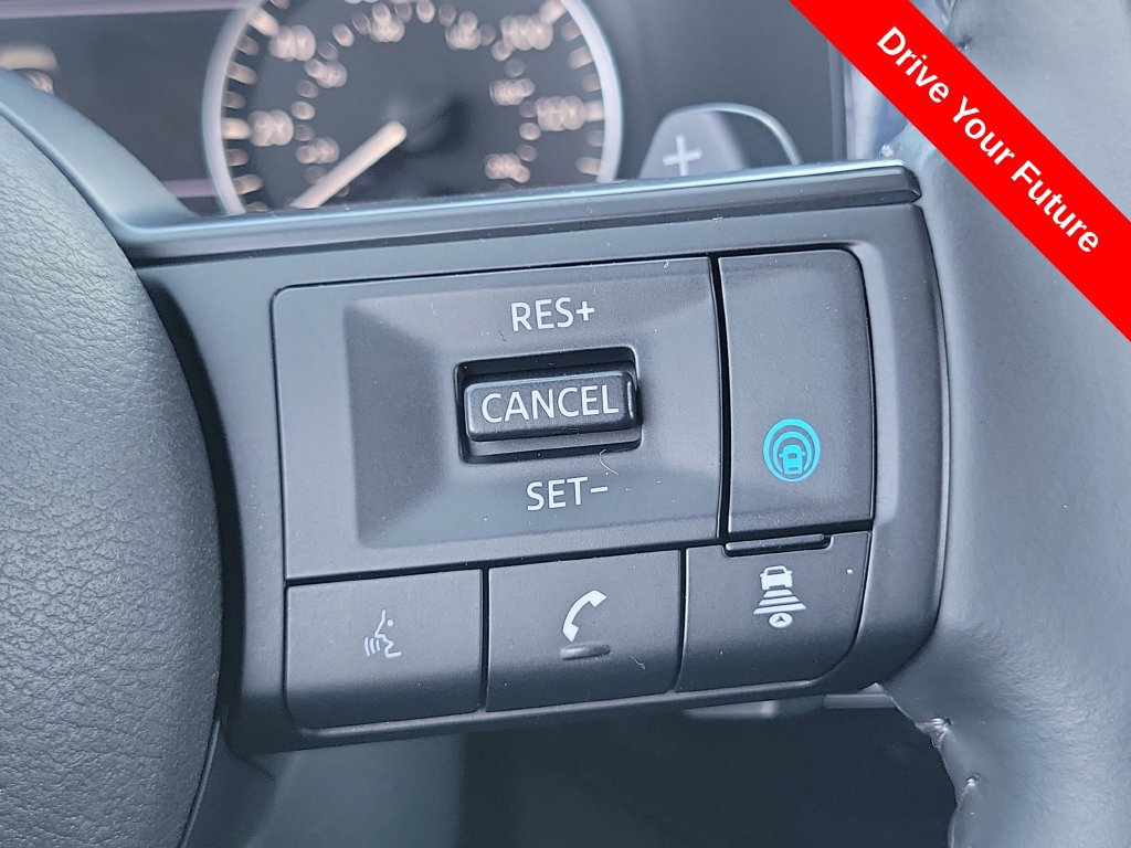 Used 2025 Nissan Pathfinder SV FWD image 6