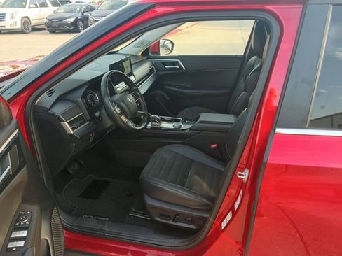 Used 2025 Mitsubishi Outlander SE image 4