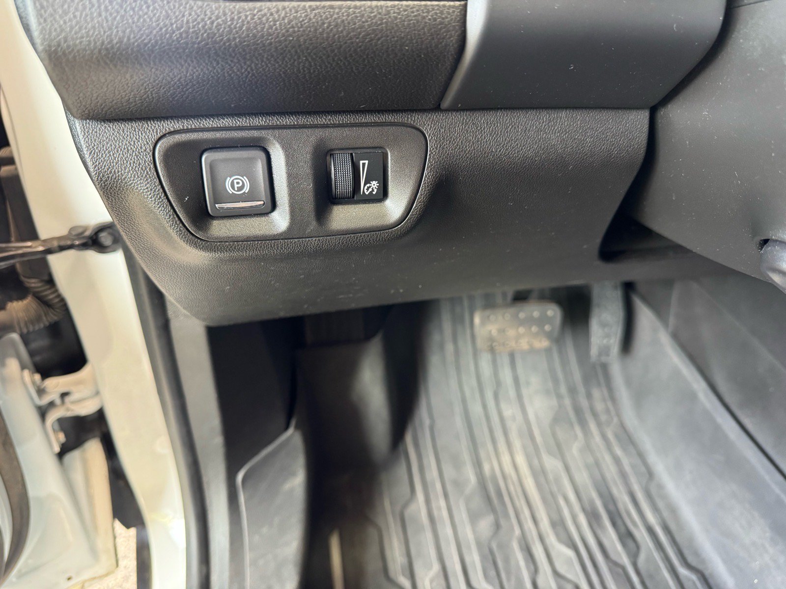 Used 2021 GMC Acadia AT4 w/ Preferred Package AWD/4WD image 21