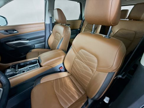 Used 2023 Nissan Pathfinder Platinum image 26