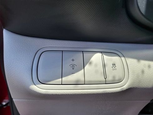 Used 2024 Hyundai Venue SEL FWD image 32
