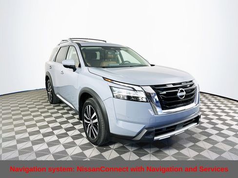 Used 2024 Nissan Pathfinder Platinum w/ Cargo Package image 4