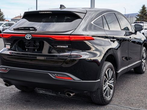 Used 2021 Toyota Venza LE image 4