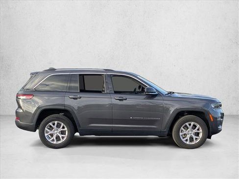 Used 2022 Jeep Grand Cherokee Limited image 4