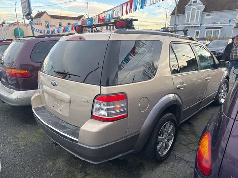 Used 2008 Ford Taurus X SEL image 4