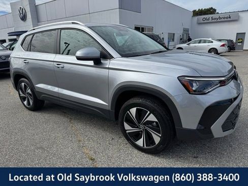 New 2025 Volkswagen Taos SE image 3