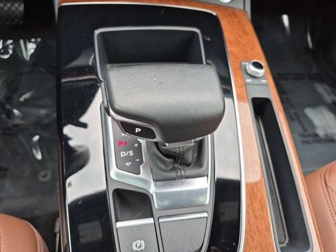 Used 2023 Audi Q5 2.0T Premium w/ Convenience Package AWD/4WD image 12