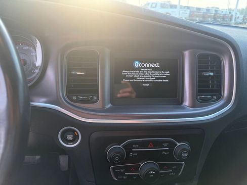 Used 2022 Dodge Charger SXT w/ Blacktop Package image 10