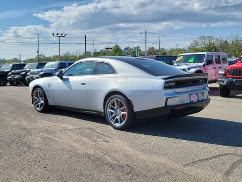 Used 2024 Dodge Charger Daytona Scat Pack w/ Plus Group AWD/4WD image 3