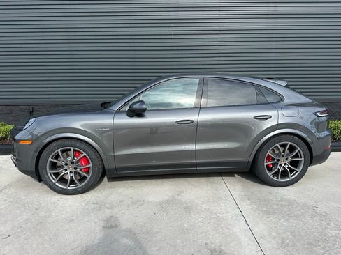 Used 2026 Porsche Cayenne S AWD/4WD image 2