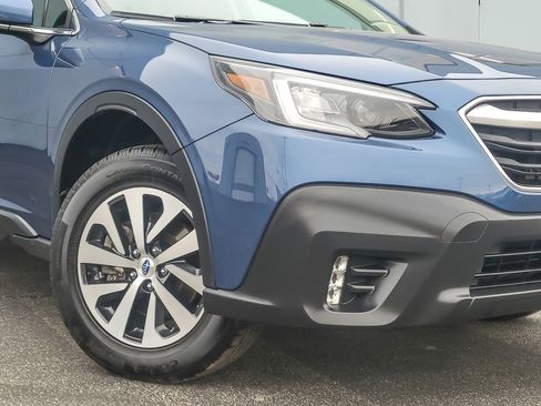 Certified 2020 Subaru Outback Premium image 3