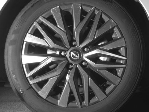 Used 2025 Nissan Altima 2.5 SV FWD image 13