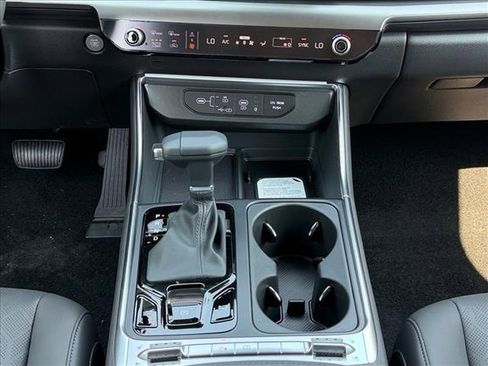 New 2026 Kia Carnival SX w/ SX Dark Edition Package FWD image 19
