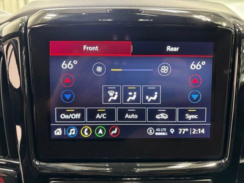 Used 2023 Chevrolet Traverse LT w/ LT Premium Package AWD/4WD image 21