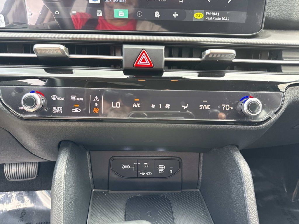 Used 2026 Kia Sportage EX FWD image 29