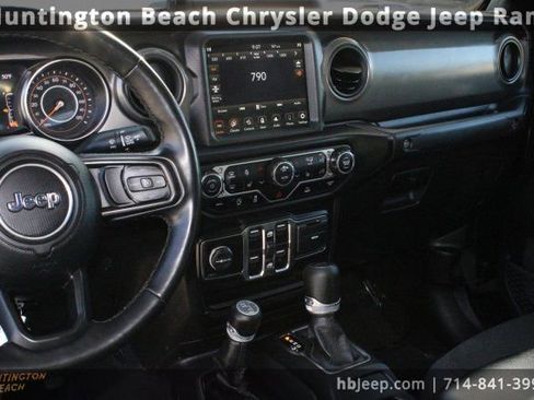 Used 2022 Jeep Gladiator Sport image 16