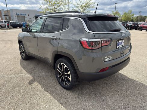 Used 2022 Jeep Compass Limited AWD/4WD image 3
