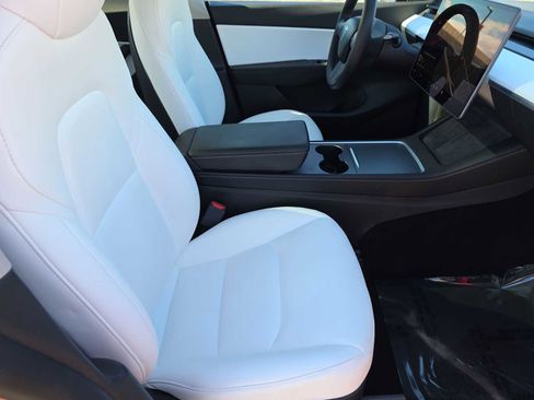 Used 2021 Tesla Model Y Long Range image 16