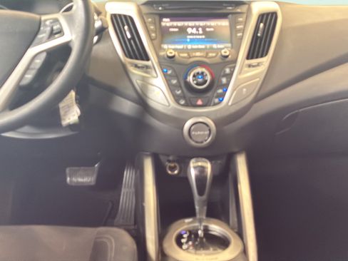 Used 2016 Hyundai Veloster FWD image 30