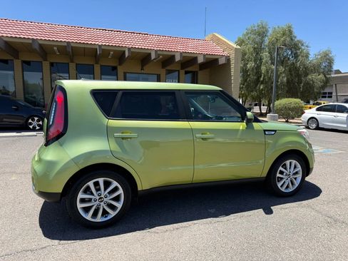 Used 2018 Kia Soul + FWD image 11